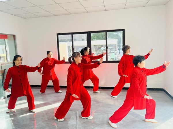 龙蟠南苑社区举办打太极活动.jpg