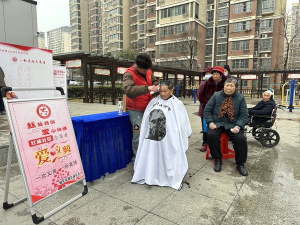 红庙社区新时代文明实践站，2025年3月4日上午，在市民文化乐园开展“弘扬雷锋精神 共建文明社区”学雷锋纪念日主题活动（拍摄作者：红庙社区高超） (6).jpg