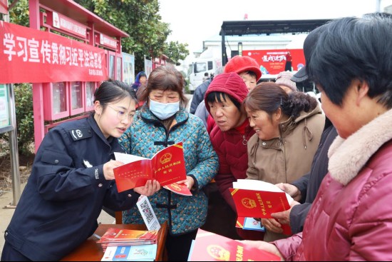 0304乌衣镇开展“送戏进万村”文化惠民暨“学雷锋·文明实践我行动”谯梁公益集市活动(1)670.png