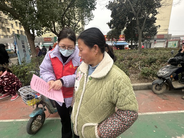 沙河镇新时代文明实践所组织志愿者入户宣传移风易俗.jpg