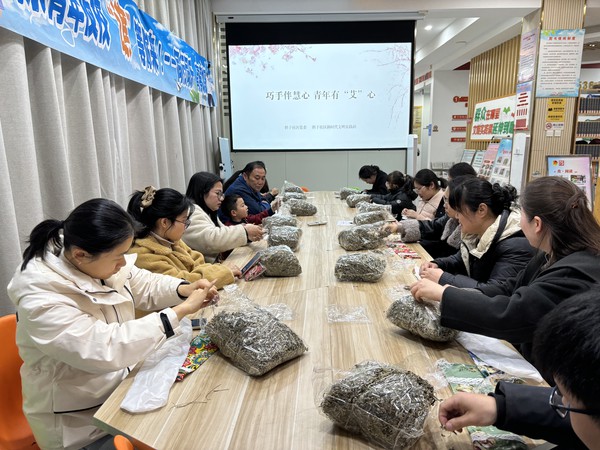 3.13 巧手.jpg