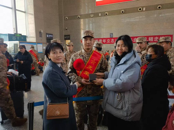 20250317花园社区欢送新兵入伍（王有为）.jpg