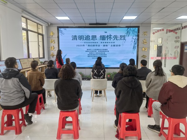 银东社区2025年4月3日开展 “清明追思 缅怀先烈”—“我们的节日·清明”主题活动        拍摄者：王阳  工作单位：银东社区 (2).jpg