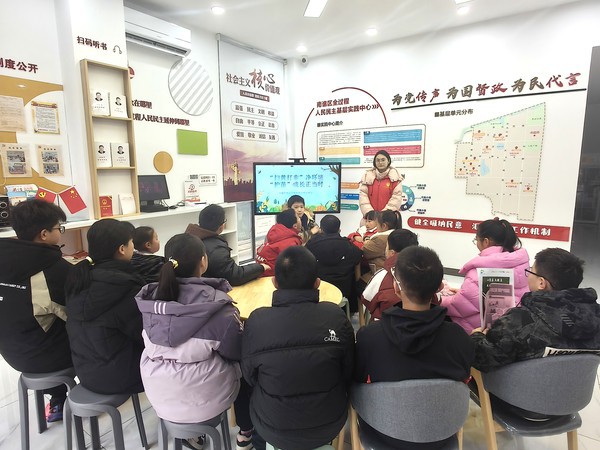 龙蟠南苑社区开展“‘扫黄打非’净环境 ‘护苗’成长正当时”主题活动.jpg
