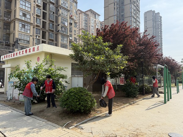 滁州市南谯区同乐街道阳明社区新时代文明实践站，2025年4月29日上午，尚城国际小区，开展“清障扫尘 清爽过夏”五一劳动节志愿服务活动（拍摄者：徐博庆，拍摄单位：阳明社区） (2).jpg