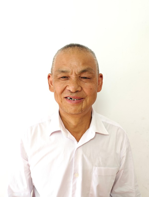 证件照2.jpg
