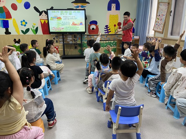 新建社区新时代文明实践站，2025年5月15日上午，开展&ldquo;向阳花开 育见未来&rdquo;国际家庭日主题宣传活动（拍摄者：王芝祥，活动单位：新建社区）-1.jpg