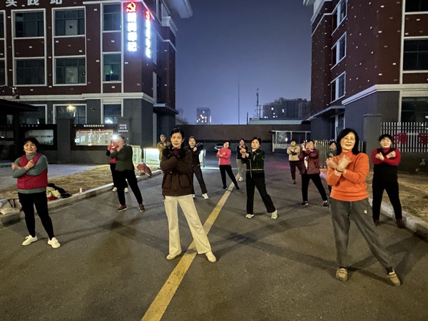 安徽滁州南谯区陡岗社区：老有所学，乐在夕阳 (1).jpg