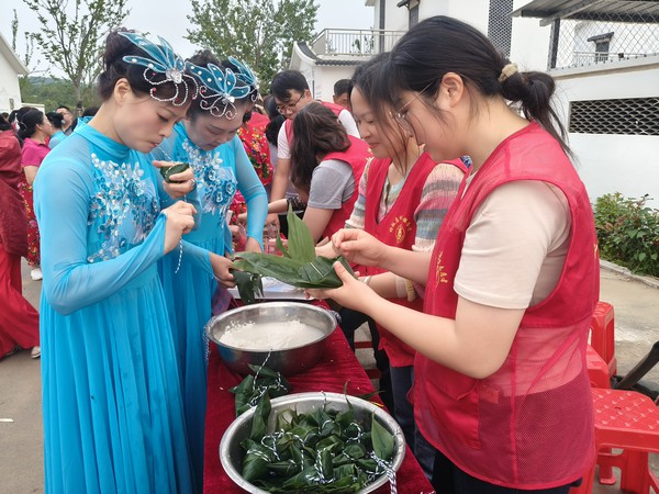 包粽子.jpg