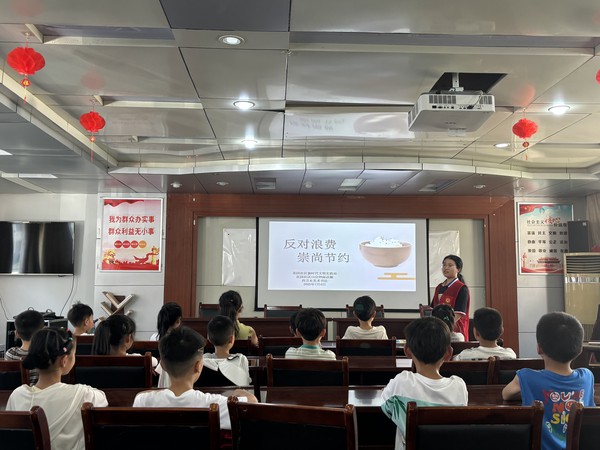 2025年7月4日花园社区组织联合西方木美术开展了“反对浪费 崇尚节约”主题宣传活动.jpg