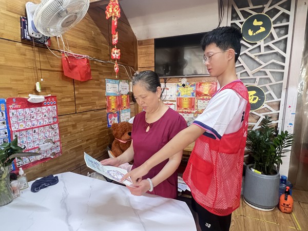 银花街道徐岗社区新时代文明实践站，2025年7月9日上午，徐岗社区组织开展&ldquo;反对浪费、崇尚节约&rdquo;小志愿者在行动活动。（拍摄者：徐岗社区沈淑媛） (10).JPG