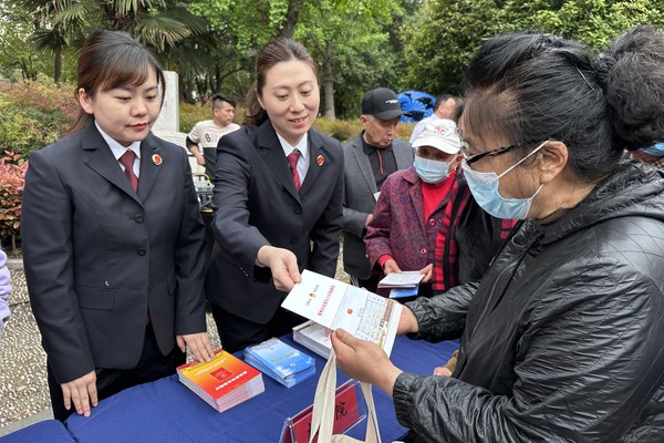 送法进社区.jpg