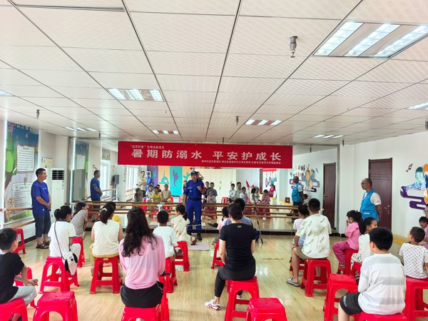 红庙社区新时代文明实践站,2025年7月12日下午,在红庙社区开展“暑期防溺水 平安护成长”主题科普活动(拍摄作者:红庙社区何荣刘) (3).jpg