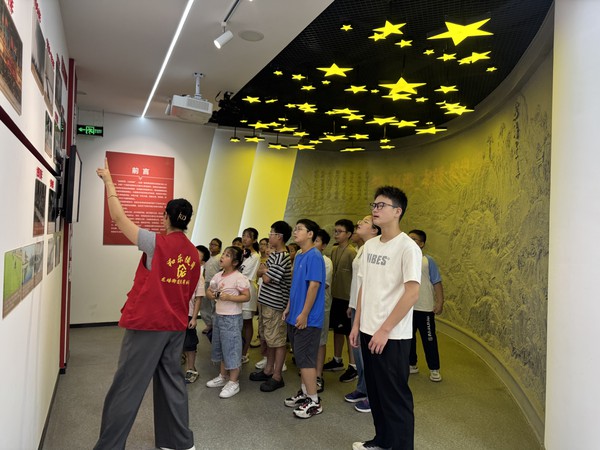 滁州市南谯区陡岗社区新时代文明实践站2025年8月1日上午开展“童梦筑华章，厚植爱国情怀”八一红色主题教育活动（拍摄单位：陡岗社区，拍摄人：张苗苗）（3）.JPG