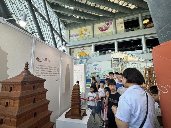 2025年8月20日花园社区开展“童心探科学 智启新未来”未成年人科技馆研学活动1.jpg