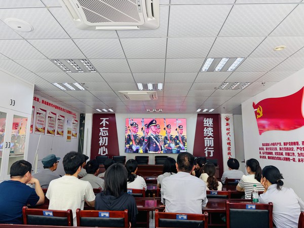 阅兵.jpg
