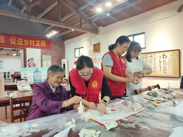 9月25日，沙河镇开展中秋“益”起做月饼 公益活动暖人心 主题活动.jpg
