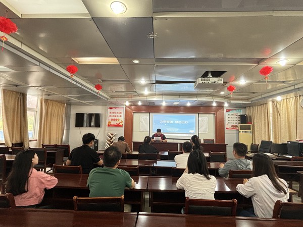 2025年10月11日，花园社区举办“文明交通 绿色出行”主题宣讲.jpg