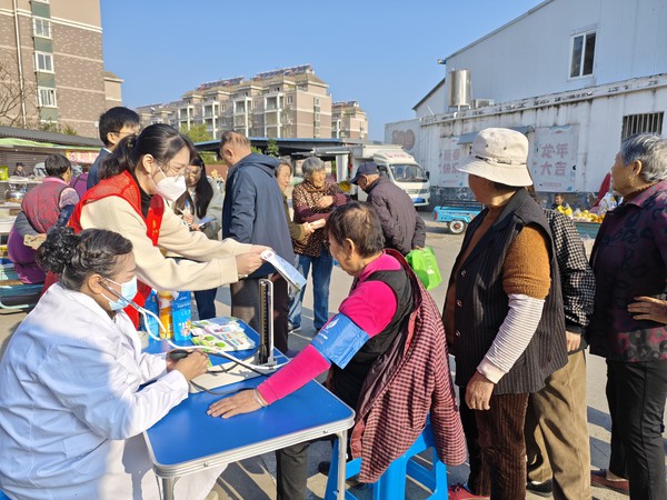 2025年10月28日腰铺社区新时代文明实践站“九九重阳节 义诊送安康”——2025年“我们的节日•重阳”主题活动3.jpg