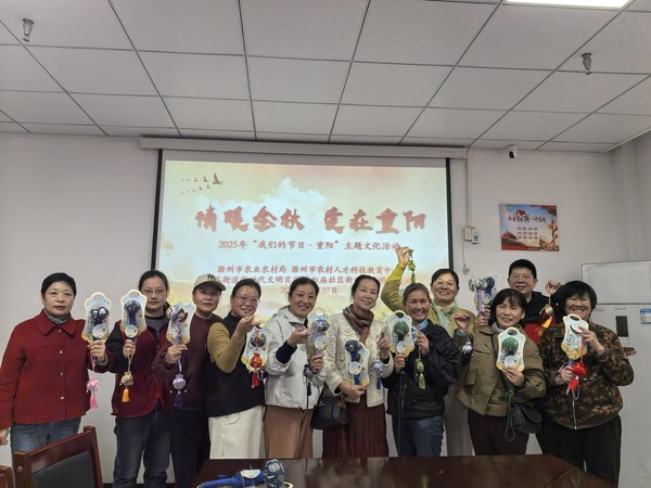 红庙社区新时代文明实践站,2025年10月27日下午,在红庙社区开展“情暖金秋 爱在重阳”——2025年“我们的节日·重阳”主题文化活动(拍摄作者:红庙社区林可) (1).jpg