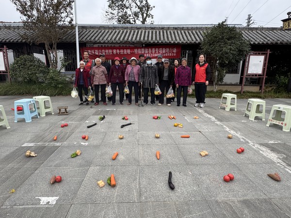 10.29沙河镇开展 “情暖金秋，爱在重阳”主题活动 (1).jpg