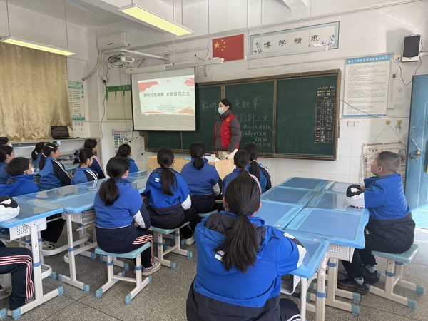 2025年11月25日，花园社区联合文峰学校开展“聆听红色故事  点燃信仰之火”主题活动.jpg