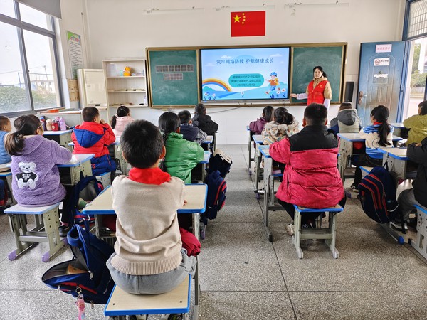 2025年12月4日腰铺社区新时代文明实践站“筑牢网络防线 护航健康成长”主题教育活动..jpg