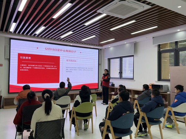 紫南社区新时代文明实践站，2025年12月13日，在紫南社区开展&ldquo;童心记历史 小手护和平&rdquo;国家公祭日主题教育活动。拍摄单位：紫南社区，拍摄者：徐慧  (1).JPG