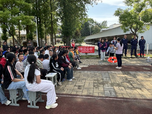 珠龙镇开展防溺水知识进校园活动.jpg