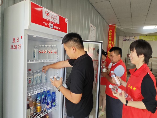 沙河镇开展“夏季送清凉”活动.png