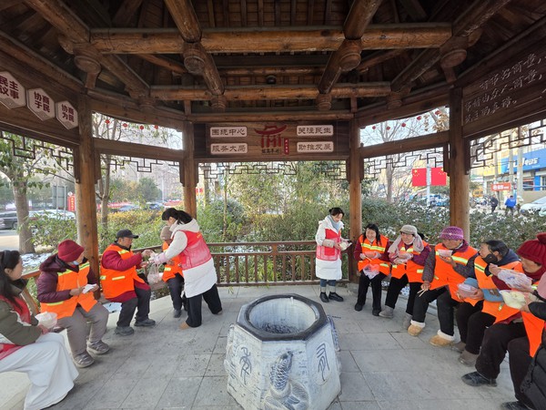 2026年1月23日腰铺社区新时代文明实践站&ldquo;粥到暖人心 致敬城市唤醒者&rdquo;&mdash;&mdash;腊八节主题活动3.jpg