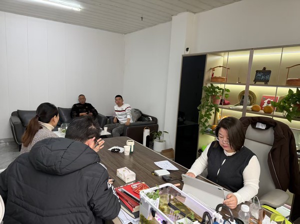 2026.2.5 处理中央公馆外墙维修工程中雨棚受损问题.jpg