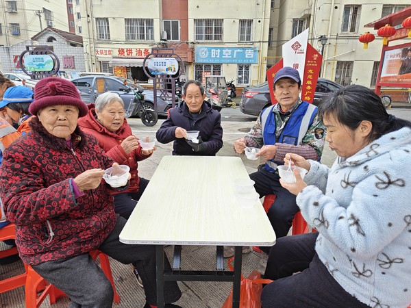 银东社区2026年3月3日开展&ldquo;邻里齐聚乐团圆 欢欢喜喜闹元宵&rdquo;&mdash;&mdash;&ldquo;我们的节日&middot;元宵&rdquo;主题文化活动   拍摄者：王阳   工作单位：银东社区 (9).jpg