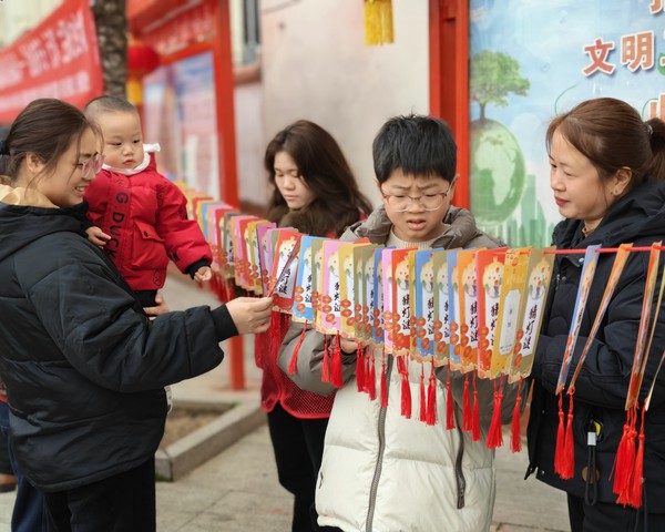 银东社区2026年3月3日开展&ldquo;邻里齐聚乐团圆 欢欢喜喜闹元宵&rdquo;&mdash;&mdash;&ldquo;我们的节日&middot;元宵&rdquo;主题文化活动   拍摄者：王阳   工作单位：银东社区 (21).jpg