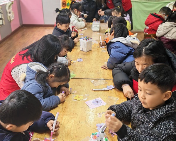 银东社区2026年3月18日开展&ldquo;指尖非遗承古韵，童心共筑生态梦&rdquo;主题活动   拍摄者：王阳  工作单位：银东社区 (10).jpg