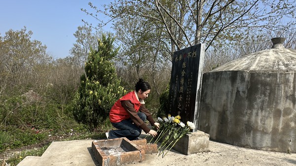 4月2日，沙河镇开展&ldquo;缅怀先烈 致敬英雄&rdquo;主题祭扫活动 (3).jpg