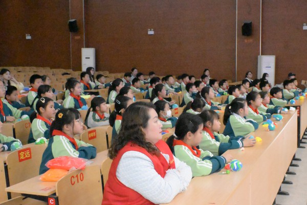 滁州市南谯区文昌花园社区，2026年4月15日，开展&ldquo;科普润童心 地理启新知&rdquo;活动。（拍摄单位：文昌花园社区 拍摄人：张晨）     (7).jpg