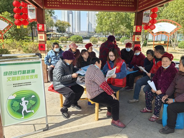 红庙社区新时代文明实践站，2026年3月13日上午，在创业中苑二期开展&ldquo;绿色出行路路通 文明新风家家传&rdquo;主题宣传活动（拍摄作者：红庙社区刘申昇） (5).jpg