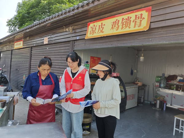 2026年6月4日腰铺社区新时代文明实践站&ldquo;利企护企 清朗网络&rdquo;涉企网络侵权举报宣传活..jpg