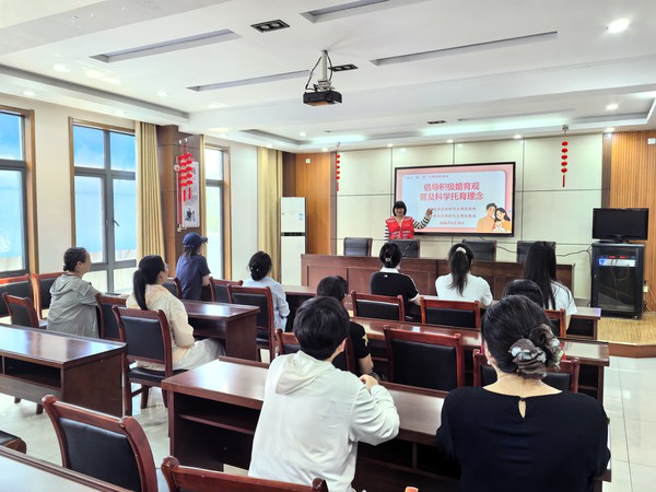徐岗社区新时代文明实践站，2026年6月10日上午，在徐岗社区开展&ldquo;倡导积极婚育观，普及科学托育理念&rdquo;主题宣传活动（拍摄作者：徐岗社区刘申昇） (3).jpg