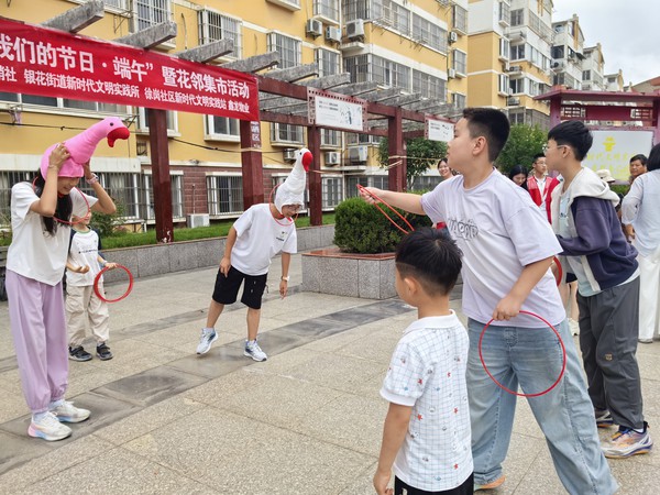 徐岗社区新时代文明实践站，2026年6 月 15 日下午，在成业家园开展&ldquo;浓情端午 幸福比邻&rdquo;&mdash;&mdash;2026年&ldquo;我们的节日&middot;端午&rdquo;暨花邻集市活动（拍摄作者：徐岗社区刘申昇） (2).jpg