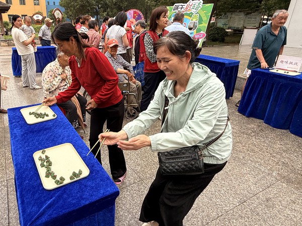 夹粽子.jpg