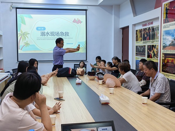 7.24 沙河镇联合合肥市现代社会工作服务中心组织辖区15名困境儿童开展以&ldquo;法治护航成长，快乐安全暑期&rdquo;为主题的宣讲活动。.jpg
