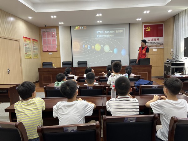 滁州市南谯区同乐街道东坡社区新时代文明实践站2026年7月30日下午开展&ldquo;仰望星空 筑梦未来&rdquo;主题科普活动（拍摄人：周琳 拍摄单位：东坡社区） (2).jpg