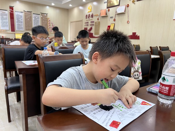 滁州市南谯区同乐街道东坡社区新时代文明实践站2026年8月4日下午开展&ldquo;网络安全 快乐成长&rdquo;网络安全主题教育活动（拍摄人：周琳 拍摄单位：东坡社区） (3).jpg