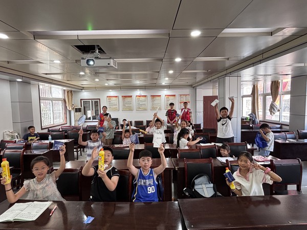 2026年8月6日，花园社区开展&ldquo;以空瓶置换小礼 让环保点亮童心&rdquo;主题活动3.jpg