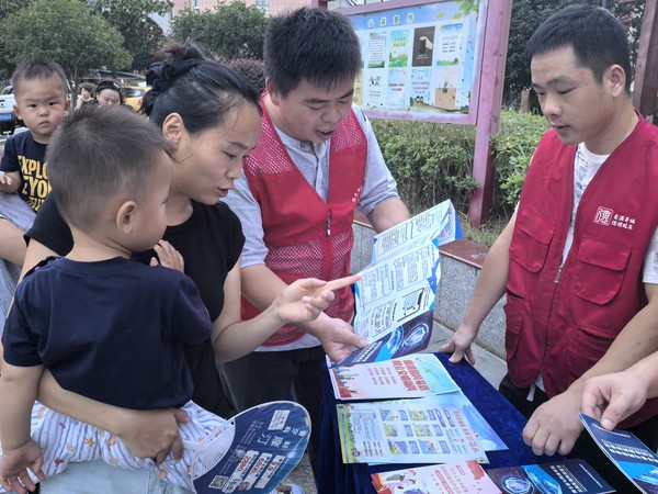 徐岗社区新时代文明实践站，2026年8月22日傍晚，徐岗社区在成业家园志愿服务广场开展&ldquo;欢聚共叙邻里情 同心齐绘幸福家&rdquo;夏日纳凉晚会暨第二届邻里节主题活动 (6).jpg