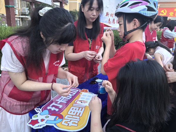 徐岗社区新时代文明实践站，2026年8月22日傍晚，徐岗社区在成业家园志愿服务广场开展&ldquo;欢聚共叙邻里情 同心齐绘幸福家&rdquo;夏日纳凉晚会暨第二届邻里节主题活动 (44).jpg