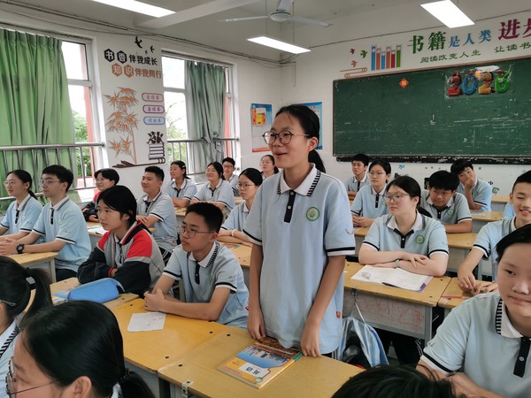 徐岗社区新时代文明实践站，2026年9月1日上午，在滁州市第八中学开展&ldquo;移风易俗进校园，文明新风伴成长&rdquo;宣传活动（3）.jpg