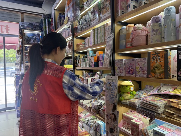 2026年8月28日在湖心路小学周边文具店进行巡查。 (1).JPG